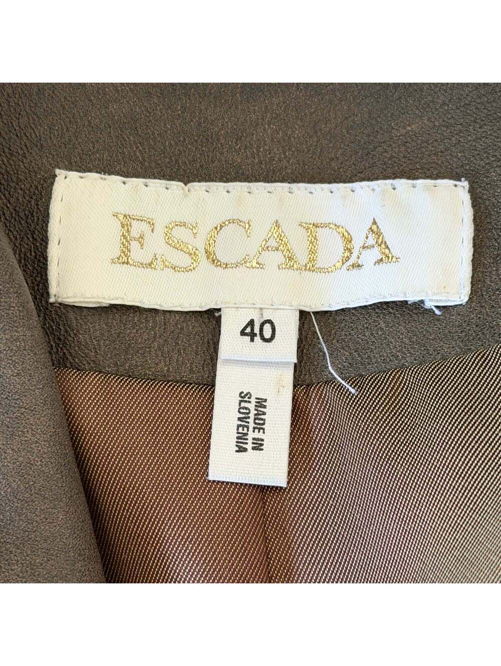 Escada - Picture 8 of 8